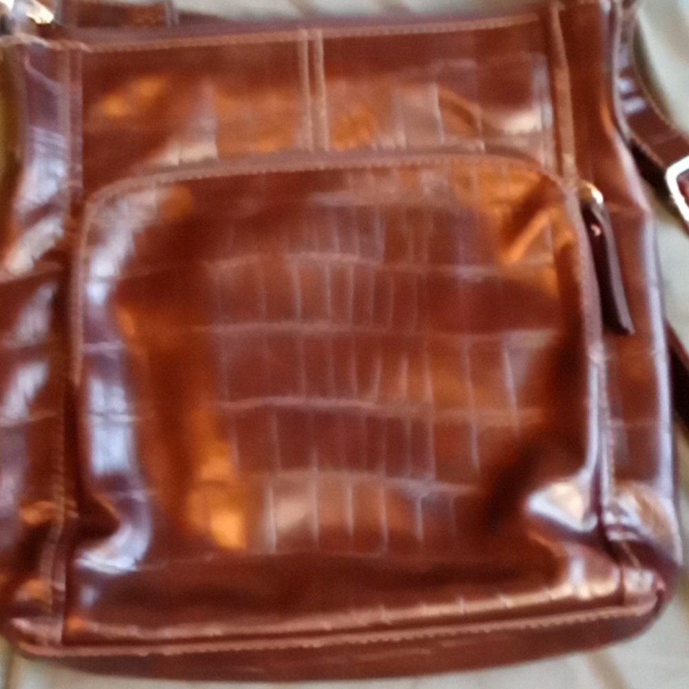 Relic by Fossil crossbody messenger bag. Crocodile Embossed Excellent Condition - Picture 2 of 4